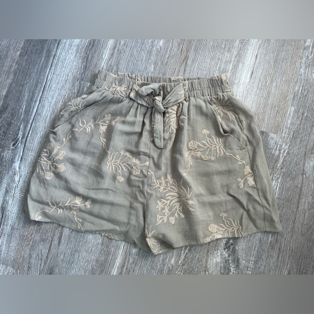 Boutique brand paper bag shorts. NWT.